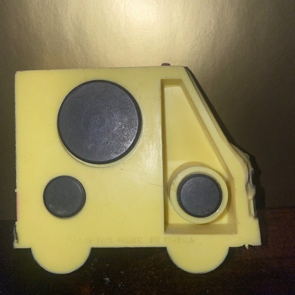 Vintage Gift Co. 3D Mom Yellow Checkered Taxi Refrigrator Magnet Kids Dog - Picture 2 of 5